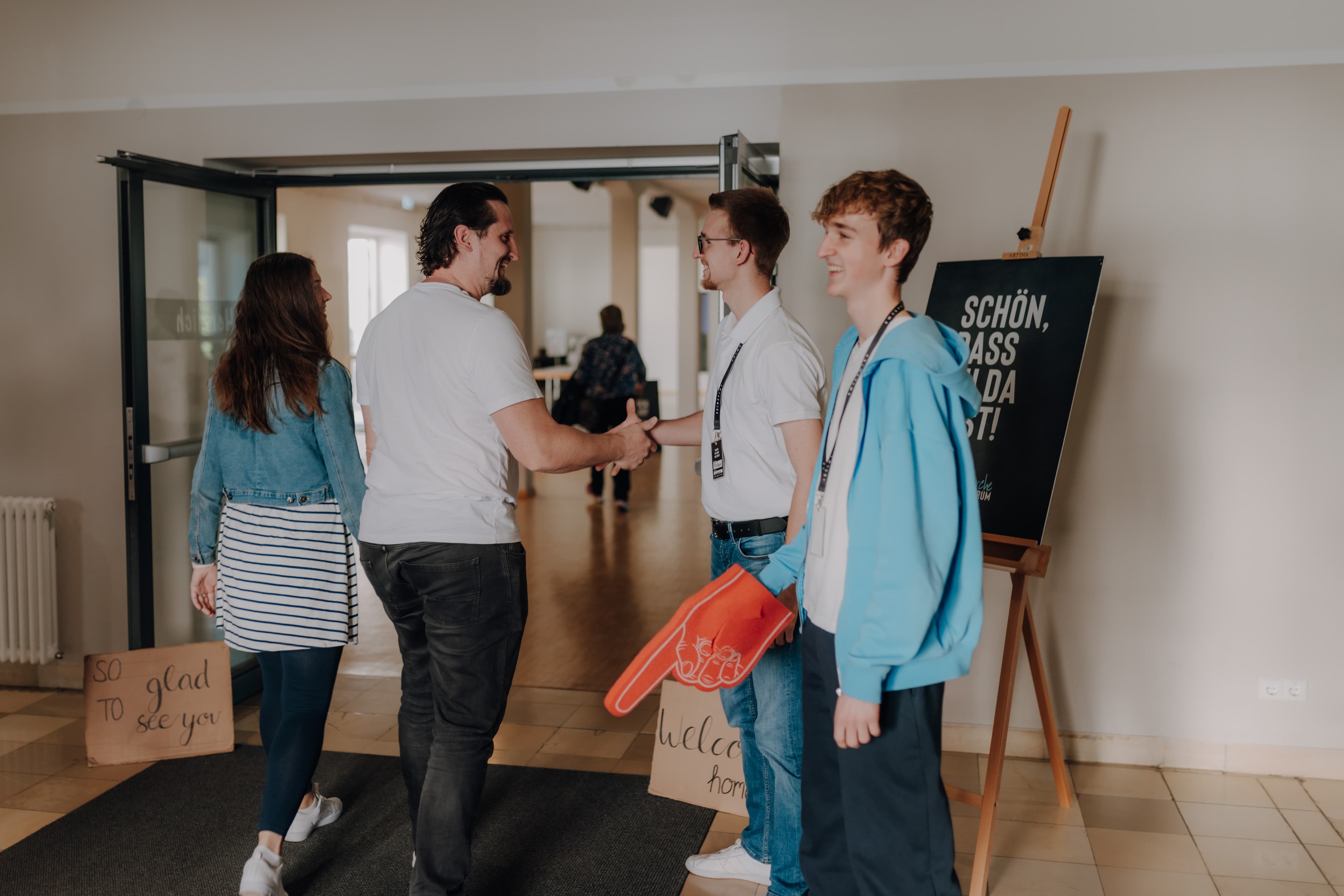 Entdecke die nächsten Schritte in der GEC Heilbronn. Finde Orientierung und Gemeinschaft für deinen Glaubensweg.