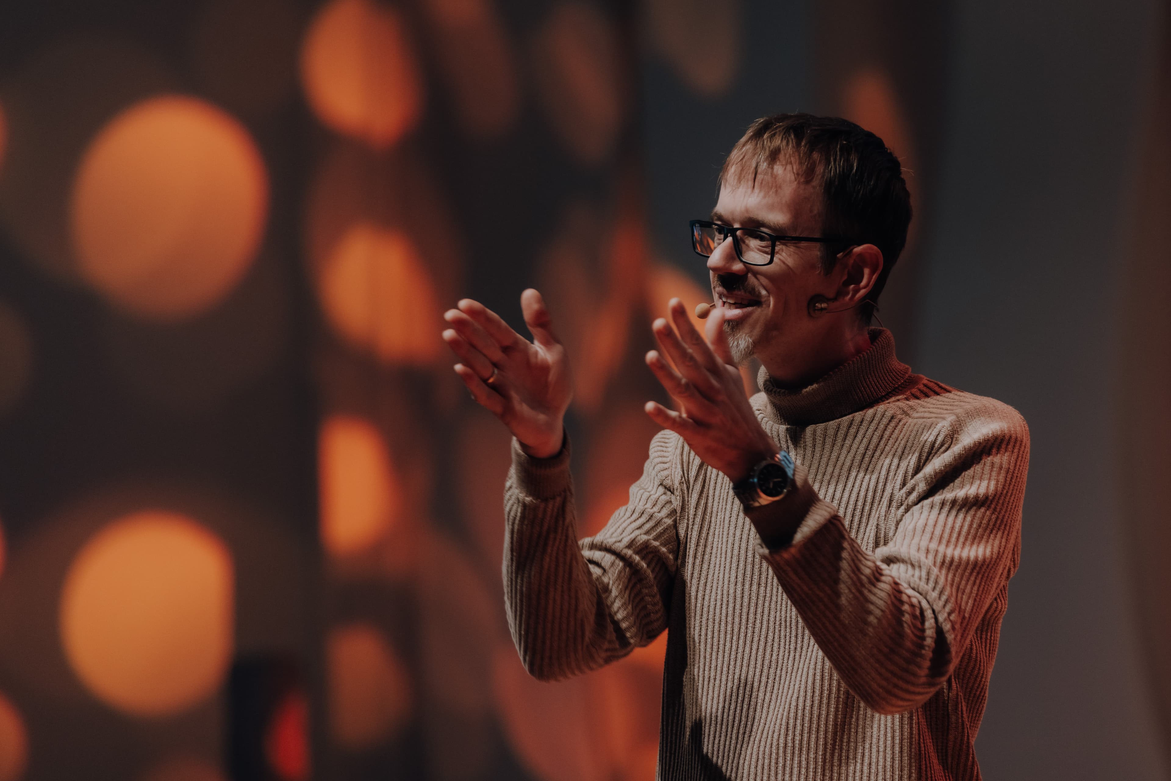 Erlebe die kraftvollen Predigten der GEC Heilbronn. Höre Gottes Wort, das Leben verändert und Klarheit für deinen Alltag schenkt. Alle Botschaften auf unserem YouTube-Kanal verfügbar.